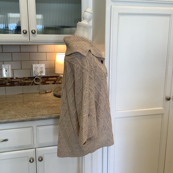 St John’s Bay Tan Cable Knit Poncho Sweater Size Large - Picture 6 of 8